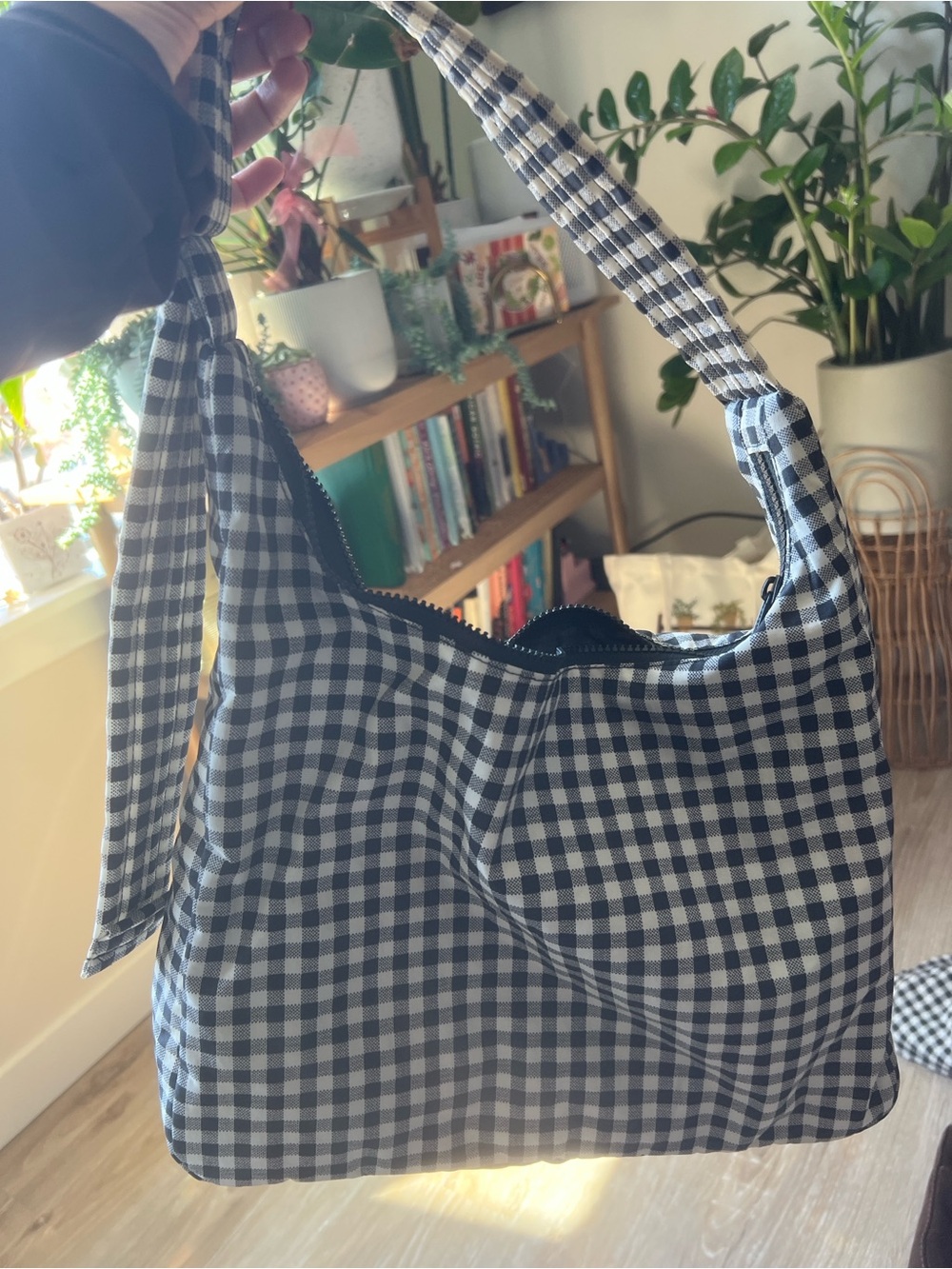 BAGGU Gingham Large Nylon Shoulder Bag - Picture 2 of 4
